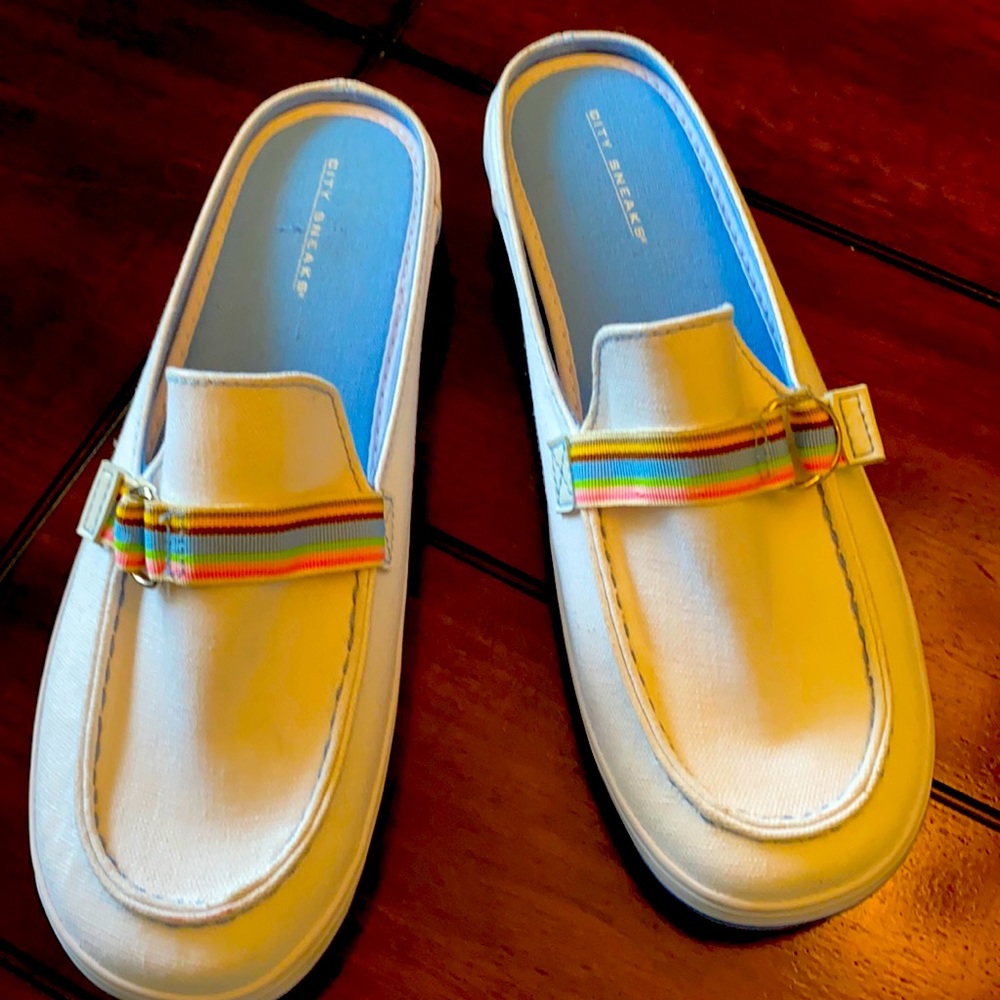 Slip on City Sneaks
